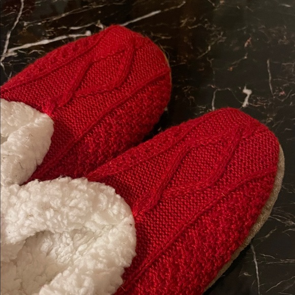 Cozy Red Knit Slipper Booties with White Fleece Lining - Picture 3 of 4